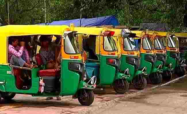 बेंगलुरू के रिक्शा चालकों ने 'अवैध' बाइक टैक्सियों के खिलाफ 