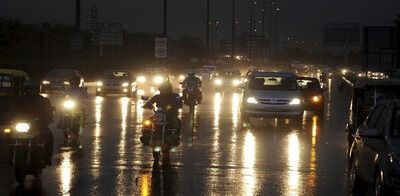 दिल्ली में हल्की बारिश से हुआ मौसम सुहाना