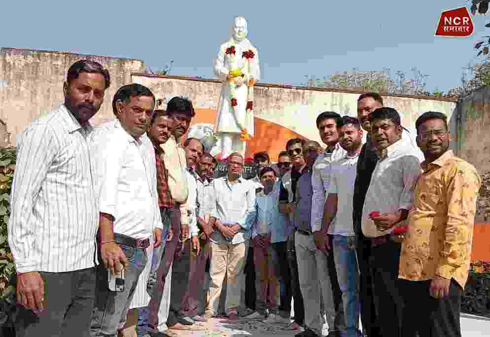 पंडित जवाहर लाल नेहरू की जयंती पर श्रद्धांजलि 