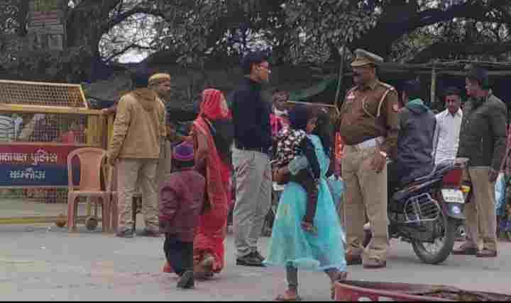 उत्तर प्रदेश: कन्नौज मेहंदी घाट पर श्रद्धांलुओ ने लगाई प्रेम