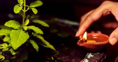Tulsi Pujan 2023:  आज हैं तुलसी पूजन, इस पूजा की क्या हैं खा